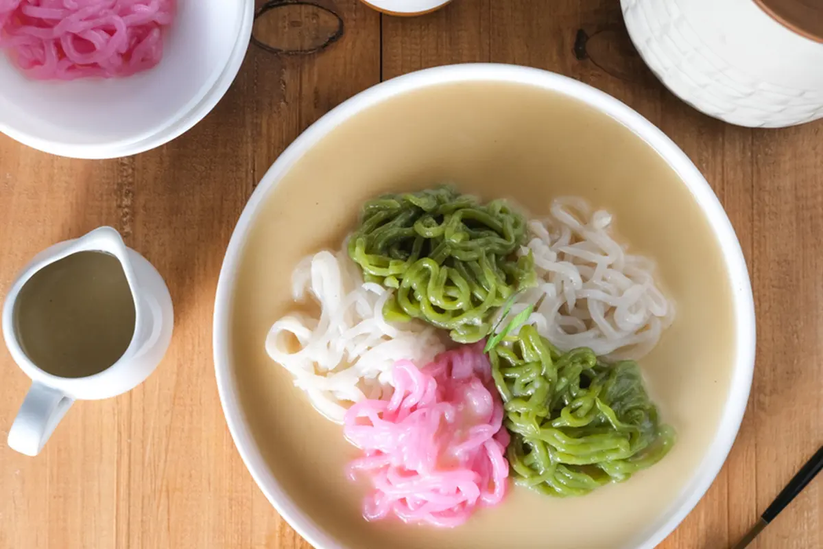 kue putu mayang