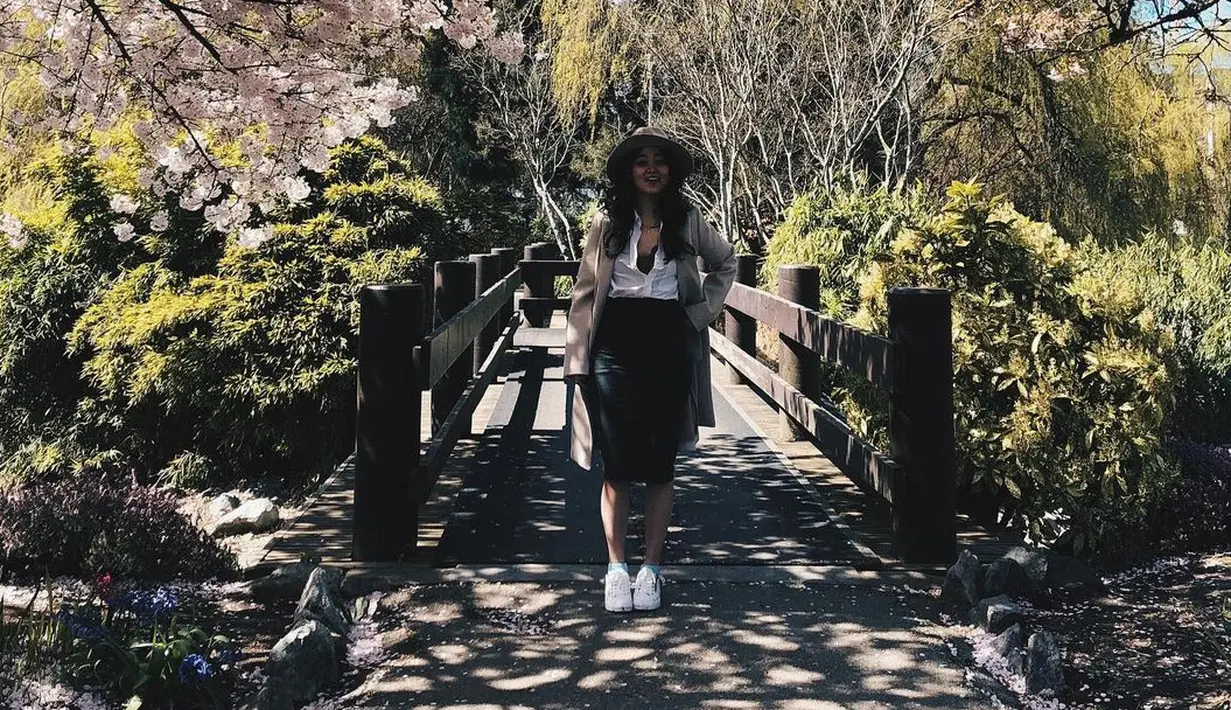 Gisela Cindy juga beberapa kali tampak mengenakan dress dan berpenampilan feminim. (Foto: instagram.com/giselacindy12)