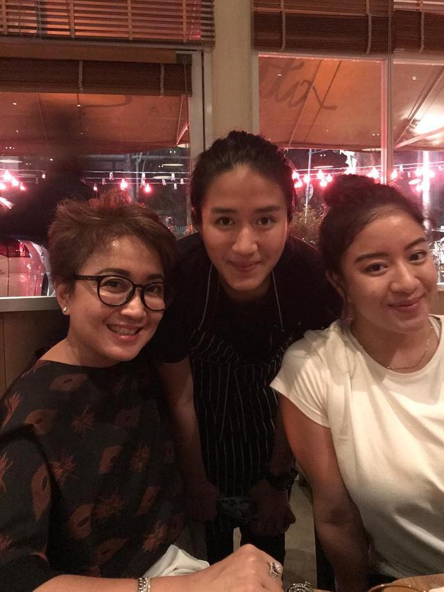 Jarang Terekspos, Ini 6 Potret Chef Renatta Moeloek dan Ibunda yang Seorang CEO