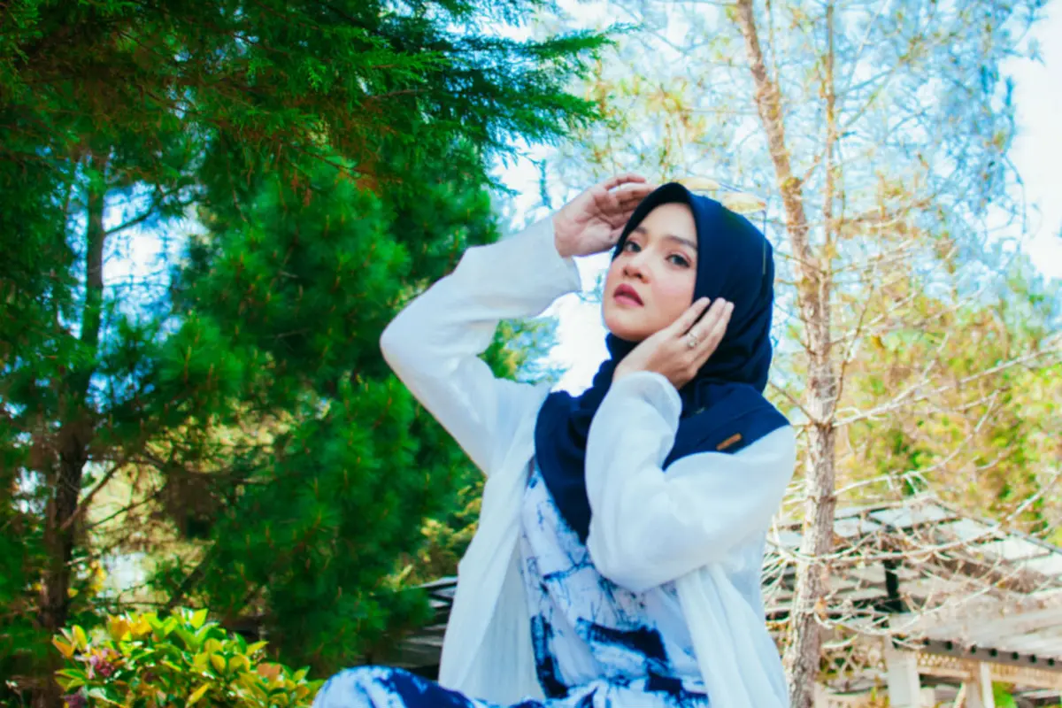 Sering Menggaruk Rambut dari Balik Hijab Karena Ketombe? Begini Solusinya!