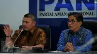 Ketua Fraksi PAN DPR RI, Mulfachri Harahap (kiri)  didampingi Anggota F-PAN A Bakri saat memberikan keterangan pers terkait bantuan bagi korban asap di Indonesia Kamis (29/10/2015). (Liputan6/JohanTallo) 