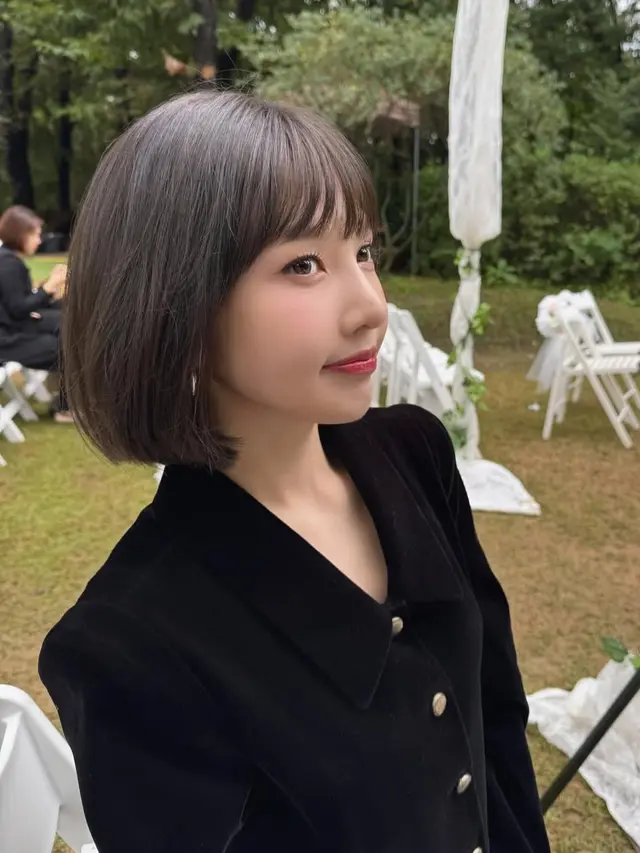 Joy Red Velvet hadir di pernikahan adiknya dengan tampilan yang fresh. [@_imyour_joy]