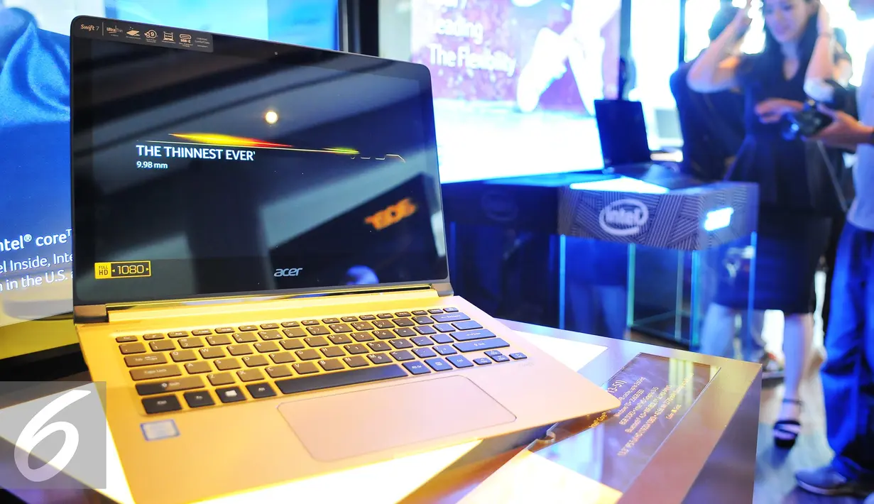 Selain berbodi tipis, notebook berlayar 13,3 inci dengan panel IPS beresolusi 1080p yang berlapis Gorilla Glass 5 ini ditunjang oleh chassis-nya yang berbahan aluminium unibody. (Liputan6.com/Angga Yuniar)