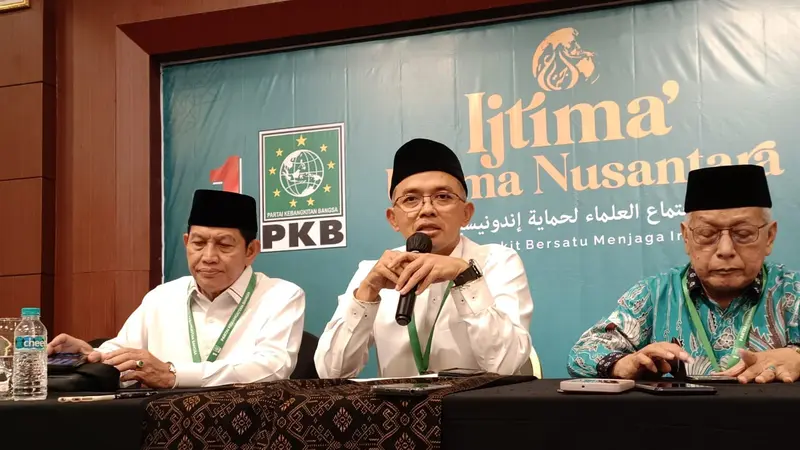 Wakil Sekretaris Dewan Syura PKB, KH Maman Imanulhaq memaparkan hasil rekomendasi Ijtima Ulama Nusantara.