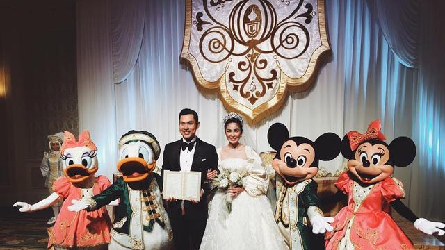 <span>Sandra Dewi dan Harvey Moeis menikah di Disneyland, Tokyo [foto: instagram]</span>