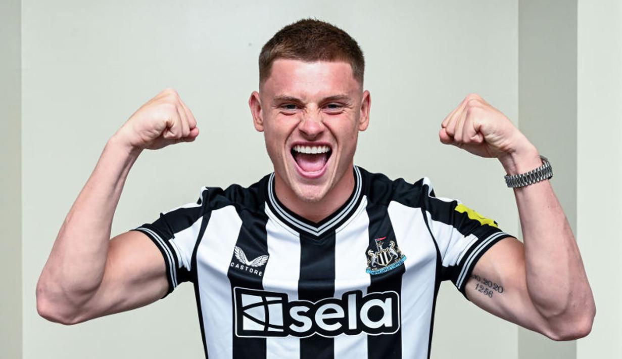 Harvey Barnes didatangkan Newcastle United dari Leicester City yang juga harus terdegradasi ke Championship. The Magpies mengeluarkan dana sebesar 44 juta euro atau setara Rp739 miliar dengan durasi kontrak selama 5 tahun. (nufc.co.uk)
