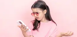 Sebagai orangtua, penting untuk membantu anak untuk menemukan keseimbangan dalam penggunaan gadget. [Dok/freepik.com/pvproduction]