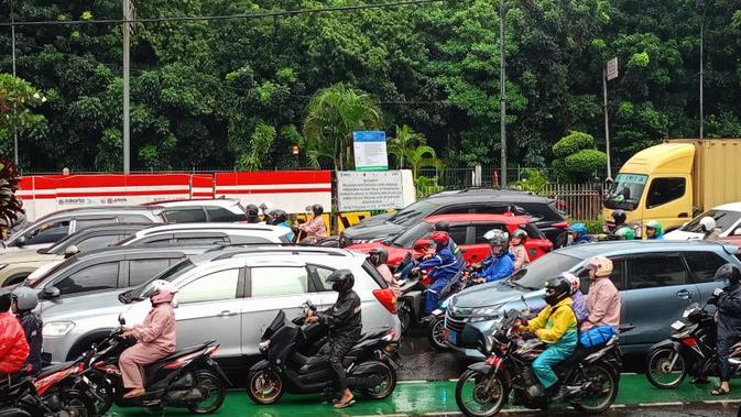 Macet Panjang di Jakarta Timur, Pengendera Terjebak Lebih dari Satu Jam