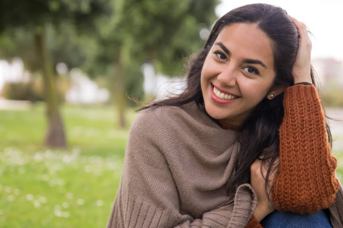 perempuan dan hati yang penuh bahagia