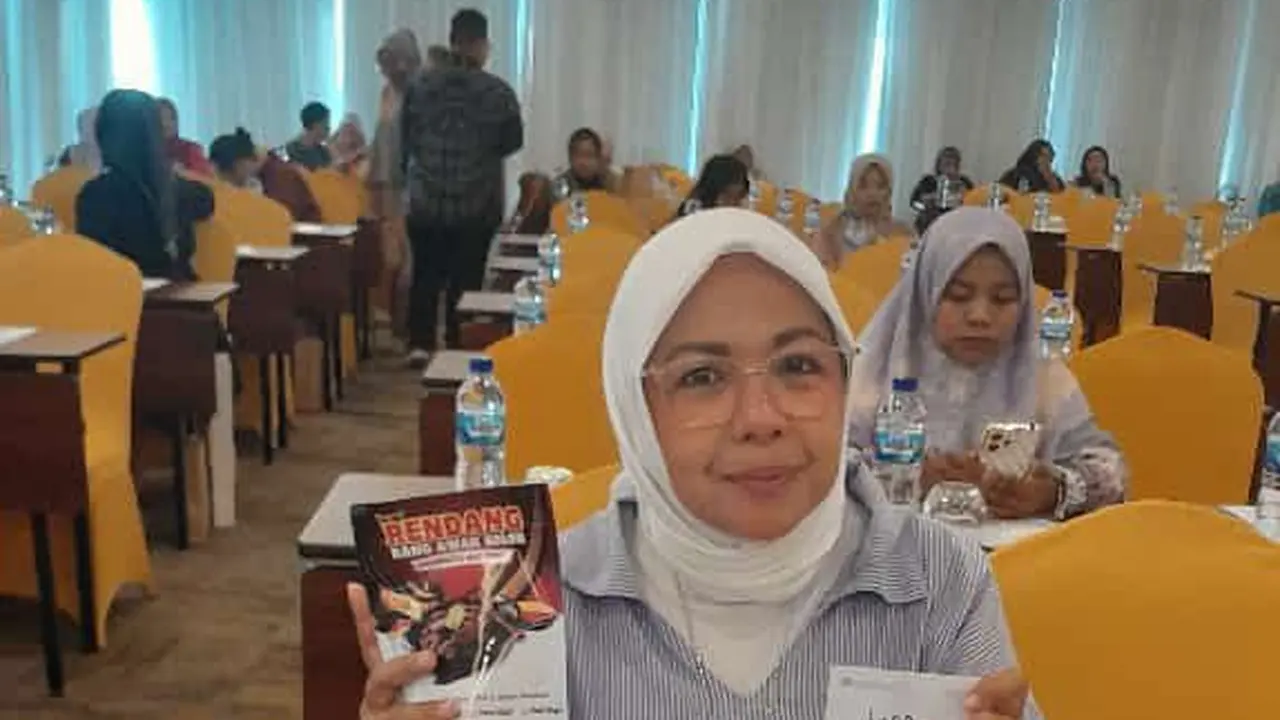Lisa Rosanti dan Rendang Rang Awak (Foto: PNM)