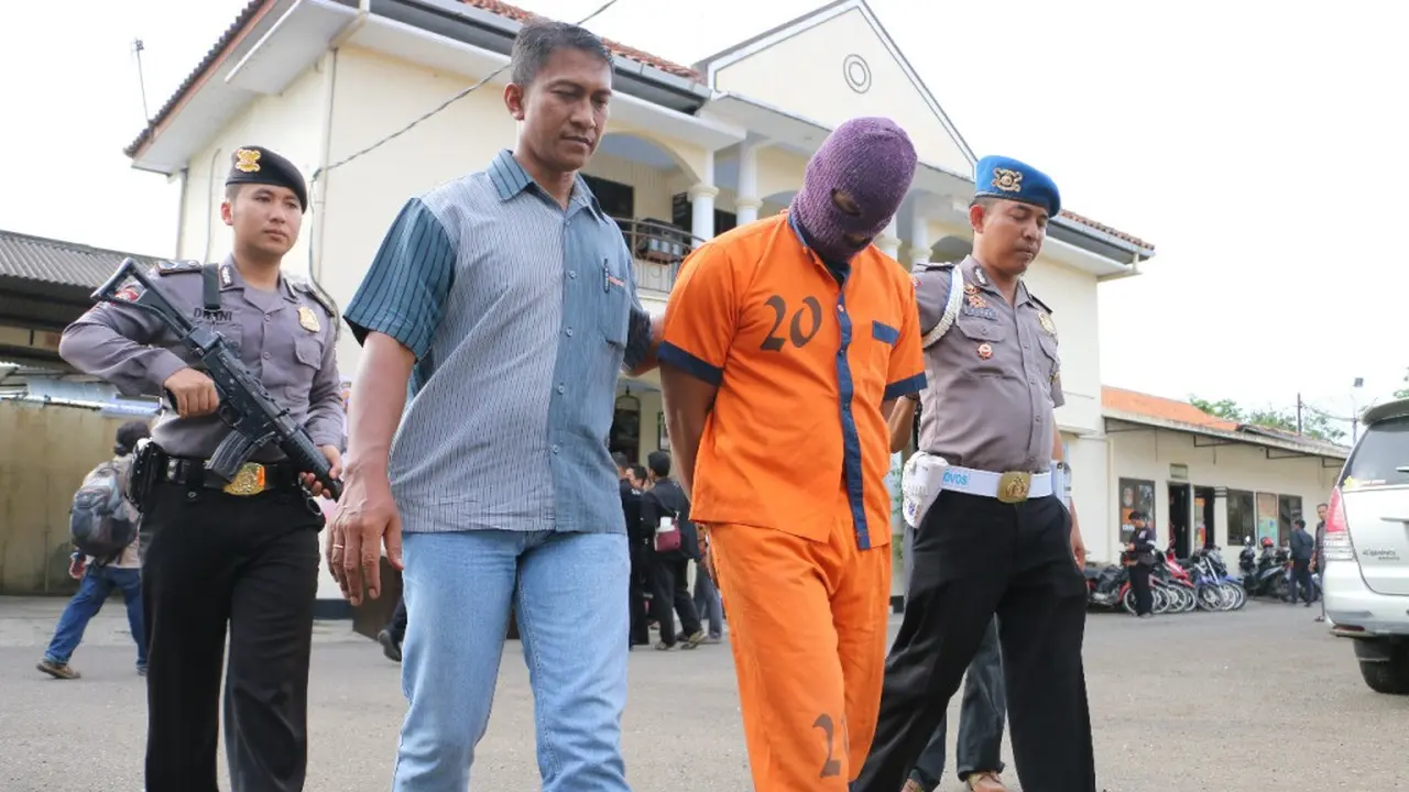 PS alias Ponco (40) kepala desa Jatiluhur, Kebumen yang mencuri di rumah nenek-nenek dan aparat desa. (Foto: Liputan6.com/Muhamad Ridlo)