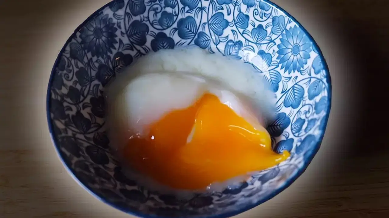 Resep telur onsen dari chef Devina Hermawan. (dok. Cookpad @devinahermawan)