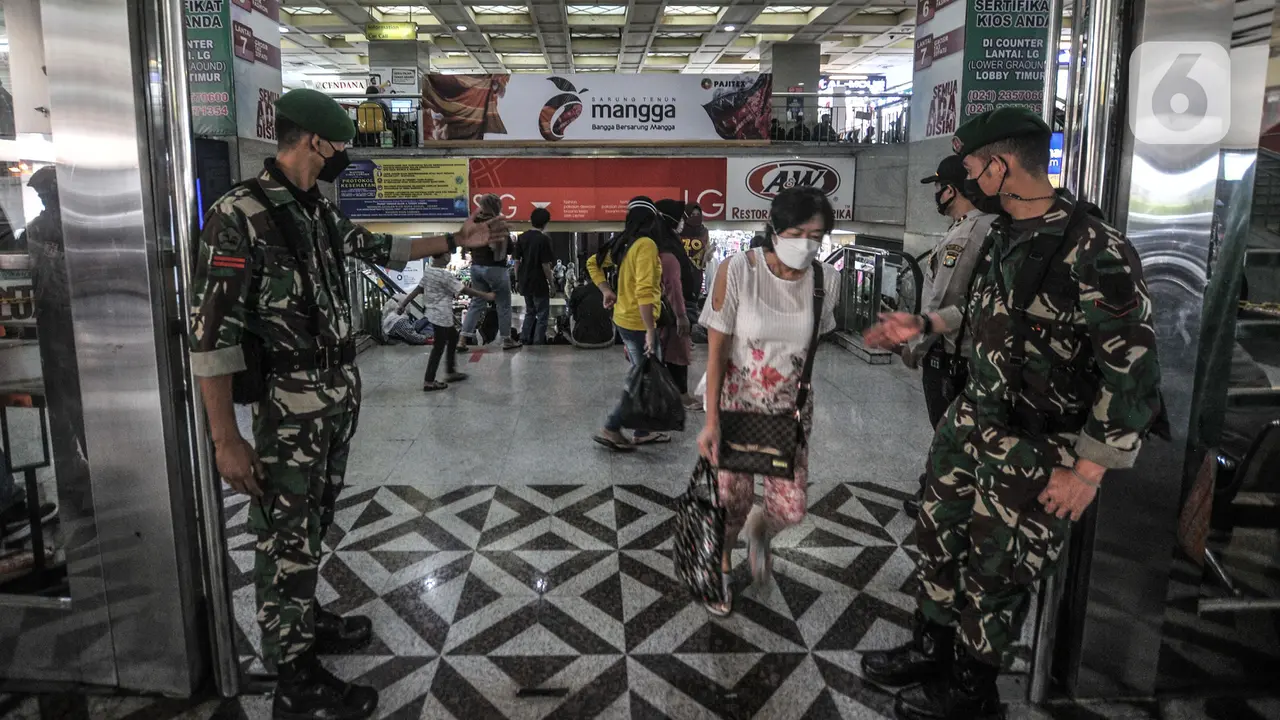 TNI-Polri Jaga Ketat Pasar Tanah Abang