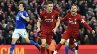 Gelandang Liverpool, James Milner, merayakan gol yang dicetaknya ke gawang Leicester pada laga Premier League di Stadion Anfield, Liverpool, Sabtu (5/10). Liverpool menang 2-1 atas Leicester. (AFP/Paul Ellis)