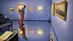Seorang pria mengunjungi pameran memperingati 250 tahun kelahiran komposer dan pianis Ludwig van Beethoven di Kunsthistorisches Museum di Wina, Austria, pada 1 Oktober 2020. (Xinhua/Georges Schneider)