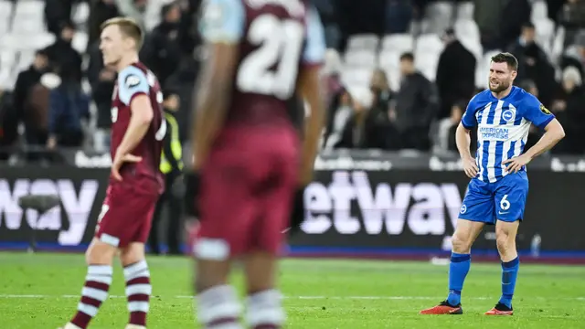 Foto: Momen James Milner Samai Rekor Penampilan Ryan Giggs di Liga Inggris