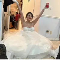 Pesona Selena Gomez mengenakan gaun pernikahan, credit: Instagram/ (@selenagomez)