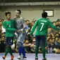 Timnas Futsal Indonesia saat melawan klub Pelindo FC pada laga uji coba di Tifosi Sport Center, Kalimalang, Jakarta Timur, (13/1/2017). (Bola.com/Nicklas Hanoatubun) 