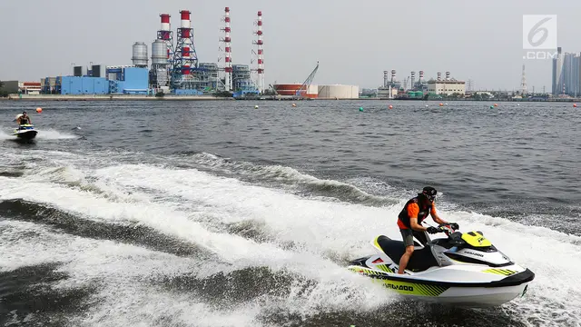 Jetski di Pantai Mutiara Pluit