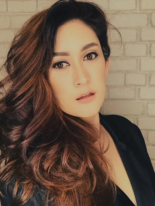 Saat dihubungi awak media, Sandy Arifin selaku kuasa hukum Nafa mengkonfirmasi soal gugatan cerai ini. Sandy membenarkannya dan urusan hak asuh anak juga telah dibicarakan dan disepakati akan diurus bersama. (Instagram/nafaurbach)