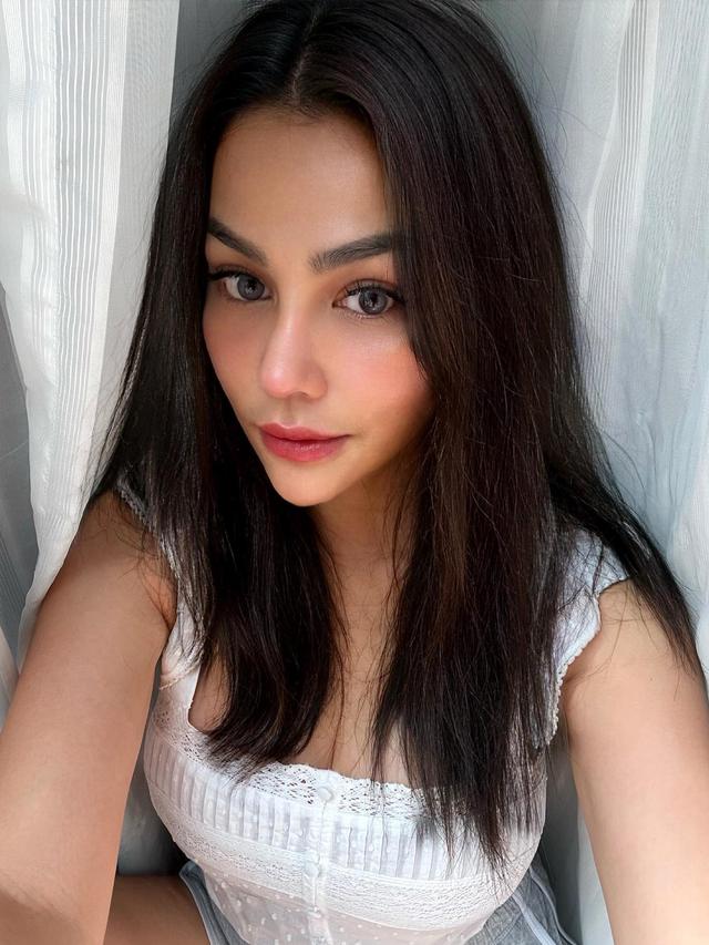 6 Potret Terbaru DJ Katty Butterfly yang Dipuji Hidungnya Semakin Mancung