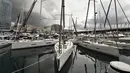 Yacht atau kapakl layar ringan dipamerkan dalam Sydney International Boat Show di Darling Harbour di Sydney, Australia (3/8). Acara pameran alat transportasi air ini berlangsung dari 3 sampai 7 Agustus. (AFP Photo/Peter Parks)