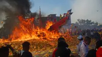 Bakar Tongkang Bikin Bagansiapiapi Menjadi Lautan Manusia