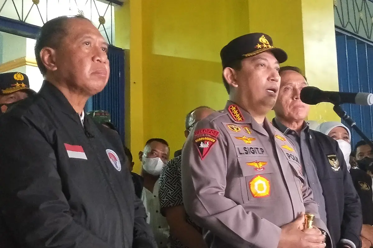 Kapolri Jenderal Listyo Sigit menyampaikan update kasus tragedi Kanjuruhan Malang. (Zainul Arifin/Liputan6.com)