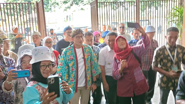 Menteri Pariwisata dan Ekonomi Kreatif (Menparekraf) Sandiaga Salahuddin Uno di Plaza Aspirasi Kawasan Pusat Pemerintahan Provinsi Banten (KP3B), Kota Serang, Sabtu (19/08/2023). (Yandhi/Liputan6.com)