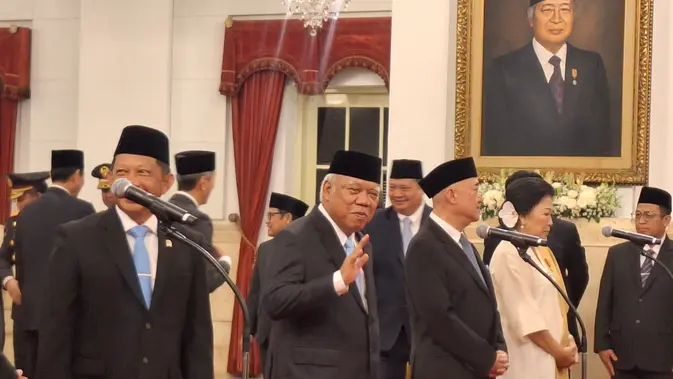 Mantan Menteri PUPR Basuki Hadimuljono resmi dilantik Presiden Prabowo Subianto sebagai Kepala Otorita Ibu Kota Nusantara (IKN).</p>
<p>Pelantikan digelar di Istana Wilayah, Jakarta, Selasa 5 November 2024 siang.</p>
<p>(berita69.org/Lizsa Egeham)