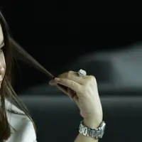 Airmata penyanyi Rossa menetes ketika saksikan film pendek, Curiga. Film garapan anak Sekolah Menengah Pertama (SMP). Rossa juga tidak menyangka dengan cerita dan kualitas film tersebut. (Foto: Bambang E. Ros/Bintang.com)