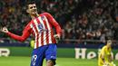 Alvaro Morata yang kini tengah menjalani musim kedua bersama Atletico Madrid juga total mencetak 5 gol dan 1 assist, namun ia melakukannya dari 6 laga karena selalu diturunkan oleh timnya di fase Grup E Liga Champions 2023/2024. Atletico Madrid yang mengoleksi total 14 poin lolos ke babak 16 besar sebagai juara Grup E mendampingi sang runner-up, Lazio yang mengoleksi 10 poin. (AFP/Javier Soriano)