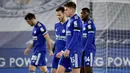 Para pemain Leicester City tertunduk lesu usai ditaklukkan Fulham pada laga Liga Inggris di Stadion King Power, Senin (30/11/2020). Leicester takluk dengan skor 1-2. (AP Photo/Rui Vieira, Pool)