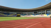 Ketua PSSI, Erick Thohir, melakukan kunjungan ke Stadion Manahan, Solo, dalam rangka pengecekan kelayakan penerapan VAR, Minggu (4/6/2023). (Bola.com/Radifa Arsa)