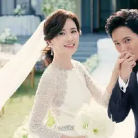 Lee Bo Young dan Ji Sung pertama kali bertemu saat membintangi sebuah drama pada 2005. Delapan tahun kemudian, mereka pun berpacaran dan menikah pada 2013. (Foto: soompi.com)