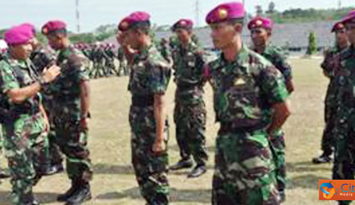 Citizen6, Surabaya: Wadan Kodikmar dan Kobangdikal, Kolonel Marinir Lasmono menutup Diktaifib Angkatan ke - 38 di Lapangan Apel Kodikmar Gunungsari, Surabaya, Kamis (14/6). (Pengirim: Mayor Laut (KH) Rohman Arif).