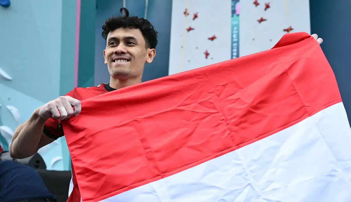 Berlomba di Le Bourget Climbing Venue, Paris, Kamis (8/8/2024) sore WIB, Veddriq menjalani final melawan atlet China, Wu Peng. (Jonathan NACKSTRAND/AFP)
