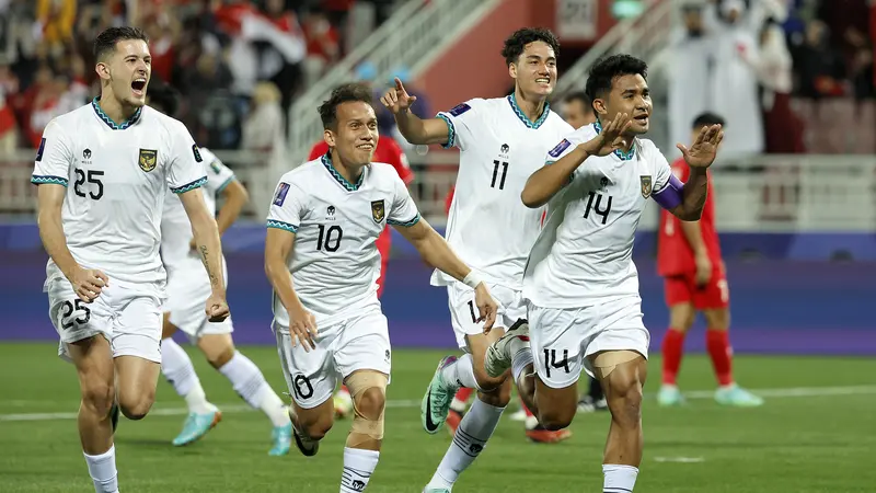 Kapten Timnas Indonesia, Asnawi Mangkualam, mencetak gol ke gawang Timnas Vietnam di Piala Asia 2023.
