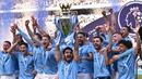 Dalam sejarah sepak bola Inggris, tercatat hanya ada 5 klub yang mampu menjuarai Liga Inggris secara berurutan dalam 3 musim yang hingga kini masih menjadi rekor alias pencapaian terbaik. Dari kelima klub tersebut, Manchester City sebagai klub terakhir dengan capaian tersebut berpeluang menjadi klub pertama yang melakukannya dalam empat musim berurutan jika mampu menjadi juara pada akhir musim 2023/2024 ini. (AFP/Oli Scarff)