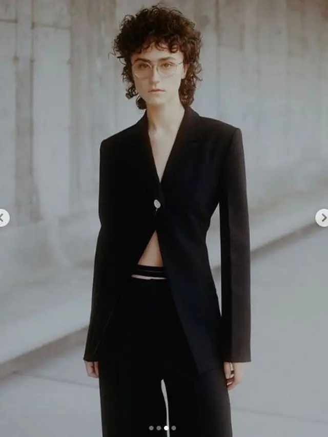 Anak Sambung Kamala Harris Debut di Panggung New York Fashion Week 2021, Tampil Serba Hitam
