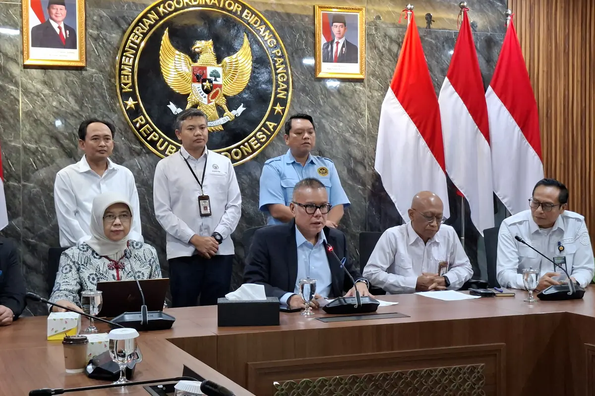 Ketua Bidang Diplomasi dan Komunikasi Publik, Satgas Penanganan Cs-137, Bara Krishna Hasibuan saat konferensi pers, Rabu (12/11/2025). (Foto: Liputan6.com/Arief RH)