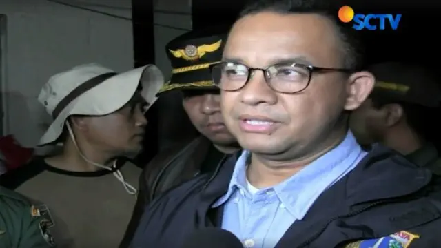 Untuk solusi jangka panjang, Anies berencana akan menormaliasi Kali Pulo yang berada di sepanjang pemukiman warga Jatipadang.