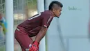 Gaya Bambang Pamungkas menjadi kiper saat berlatih di Lapangan ABC, Senayan, Jakarta (09/04/2018). Persija akan melawan JDT pada PIala AFC 2018. (Bola.com/Nick Hanoatubun)