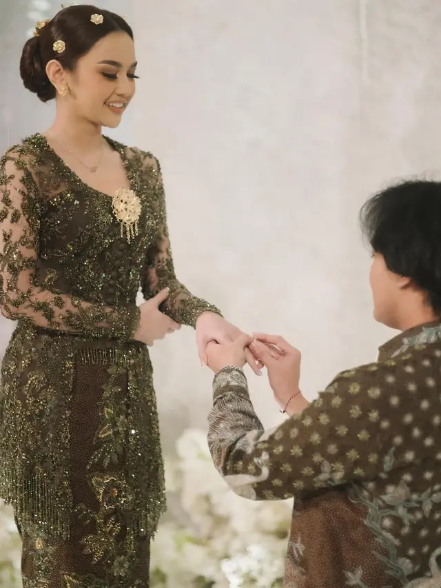 8 Momen Rizky Febian Resmi Lamar Mahalini Raharja, Digelar Tertutup