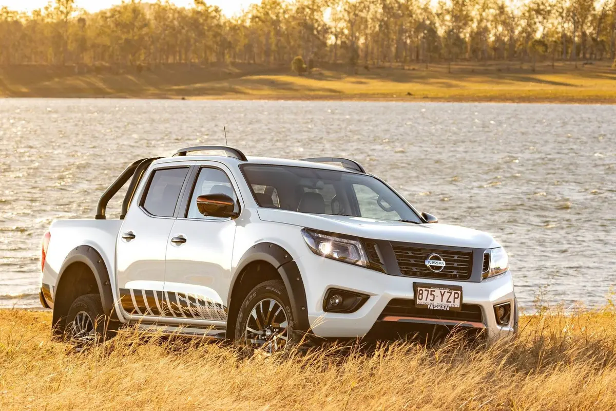 Navara N-TREK hadir dengan spesifikasi paling tinggi.