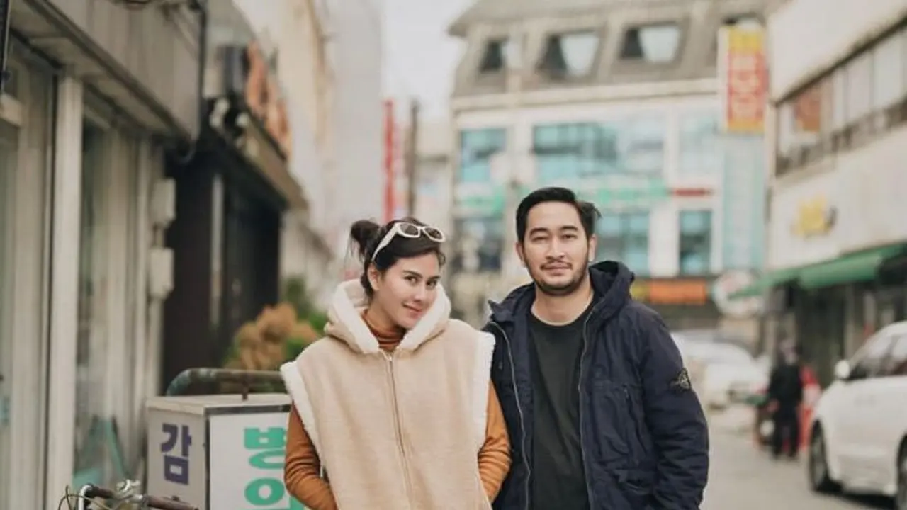 6 Potret Gaya Liburan Syahnaz Sadiqah di Korea Selatan, Menikmati Musim Gugur Bersama Jeje Govinda