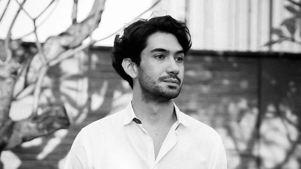 Reza Rahadian. (Foto: Instagram @naziracnoer)