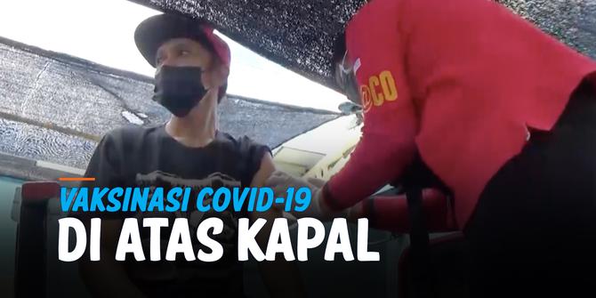VIDEO: Jemput Bola, Vaksinasi Covid-19 Nelayan Dilakukan di Atas Kapal
