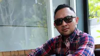 7 Potret Rumah Ronal Surapradja, Ada Bioskop Pribadinya