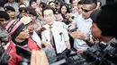 Edi Darmawan Salihin, ayah kandung dari Wayan Mirna Salihin seusai menghadiri sidang perdana kasus kopi sianida dengan terdakwa Jessica Kumala Wongso, di Pengadilan Negeri (PN) Jakarta Pusat, Rabu (15/6/2016). (Liputan6.com/Faizal Fanani)